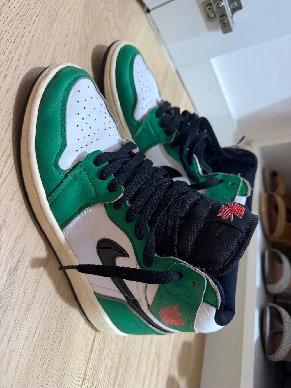 Air Jordan 1 Retro High OG "Lucky Green" sneakers
